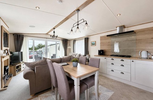 Saxmundham House | Modern caravan with large decking area, ref 60057CH