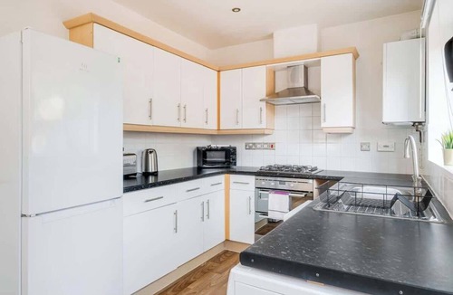 Milton Keynes House | Modern & comfortable 4 bed house