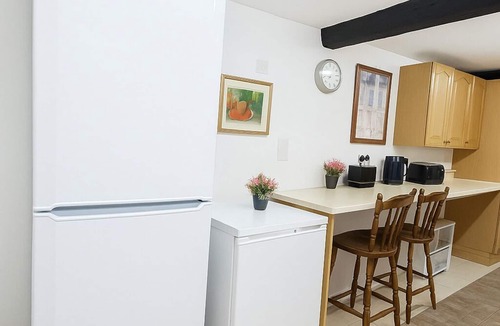 Wyboston Cottage | Modern Contractor-Friendly Stay Near A1 & A428