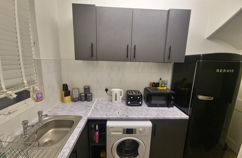 Harehills House | Modern Cosy Home In Leeds - 6 mins to Leeds City Centre, Free Parking, Wi-Fi