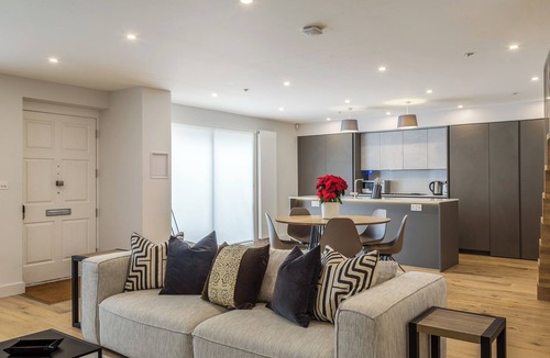 Avonmore and Brook Green Cottage | Modern Family Home in Kensington