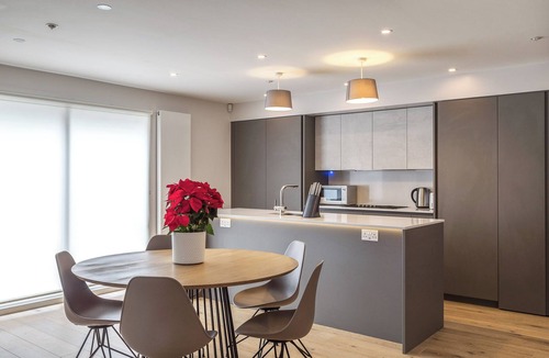 Avonmore and Brook Green Cottage | Modern Family Home in Kensington