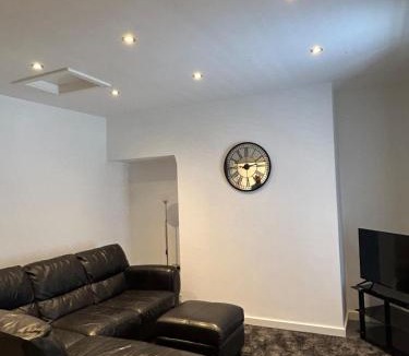 Oldham Apartment | Modern flat in Oldham - contractor friendly Flat 2