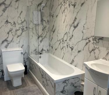 Oldham Apartment | Modern flat in Oldham - contractor friendly Flat 2