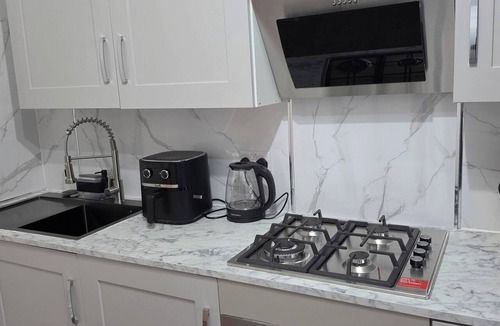Northampton House | Modern Flat, Northampton. Families and groups.