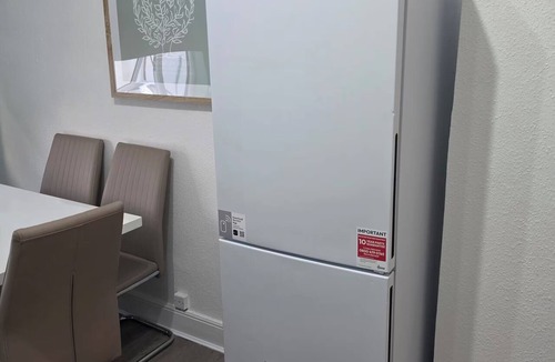Northampton House | Modern Flat, Northampton. Families and groups.
