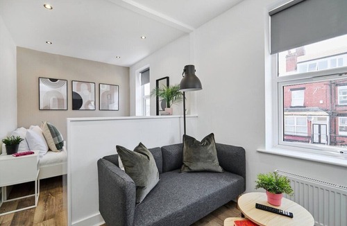 Leeds Apartment | Modern Hotel-Style Suite in Leeds