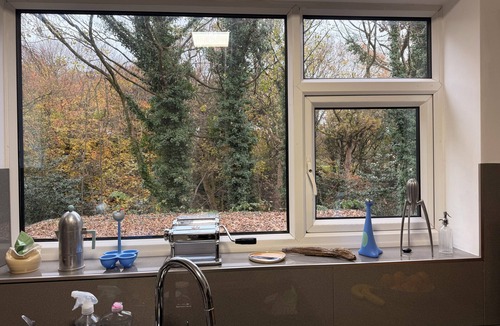 Prestwich Apartment | Modern Kingsize Room with Garden View close to Prestwich Centre