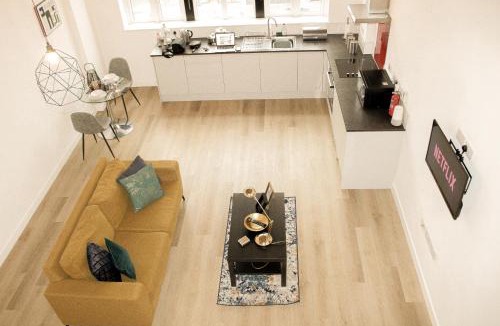 West Bromwich Apartment | Modern Luxury Serviced Duplex Apartments by REPOSE- 150 Metro Court, WEST BROMWICH