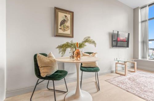Leeds City Center Apartment | Modern & Relaxing 1-bedroom Flat in Central Leeds by PureStay