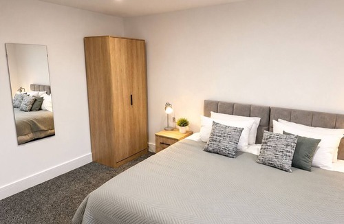 Long Eaton Apartment | Modern Retreat Near Donington Park & EMA 6