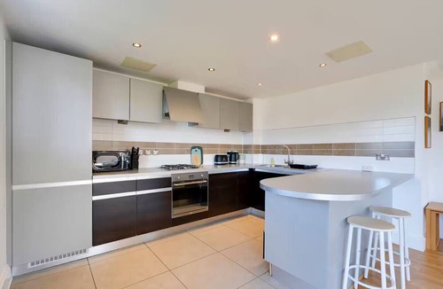 Cambridge Apartment | Modern Riverside Flat in City Centre, Free Parking - Pass the Keys