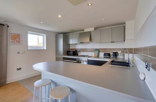 Cambridge Apartment | Modern Riverside Flat in City Centre, Free Parking - Pass the Keys
