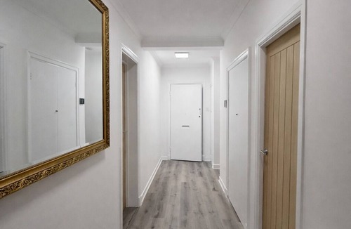 Rusholme Apartment | Modern & Stylish 2BR Apartment, Nearby Manchester City Centre