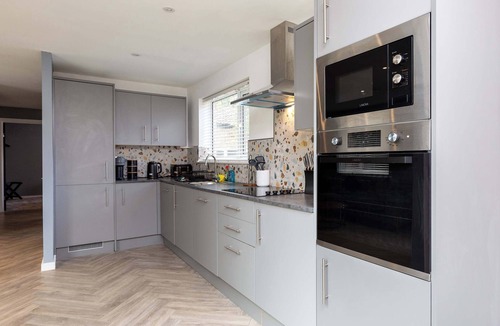 Peterborough House | Modern & Stylish 3 Bedroom Home in Peterborough