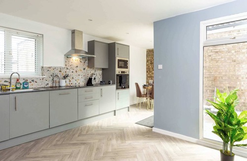 Peterborough House | Modern & Stylish 3 Bedroom Home in Peterborough