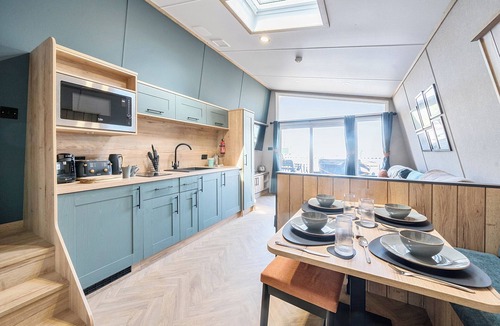 Great Houghton Cottage | Moonlit Skylight Lodge - Billing Aquadrome