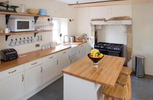 Masham House | Morton House Holiday Let Yorkshire Dales - One property 4 brm Farmhouse, 3brm Stable Block Sleeps 2-16