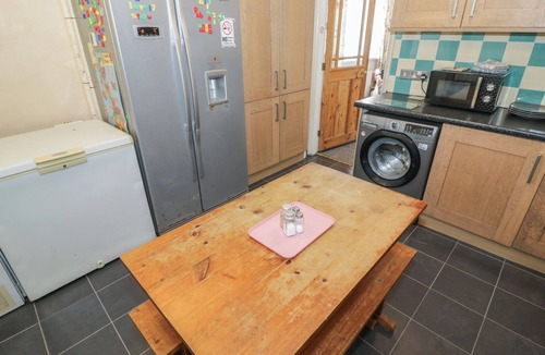 Leicester Cottage | MOUNT JOY, pet friendly, with a garden in Leicester