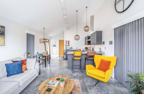 Frampton Ski Chalet | Muntjac Lakeside Lodge