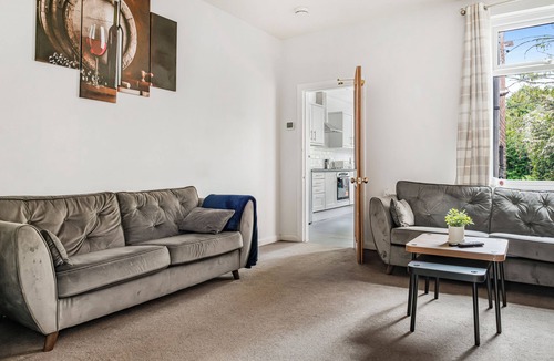 Bramcote House | NEW! 5BR House, stylish, Beeston Central, Free Parking
