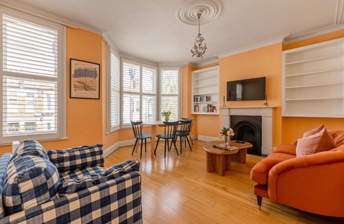 Brondesbury Park Apartment | New! Cosy 2BR Victorian Flat, Mins to Tube