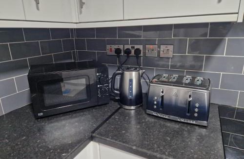 Luton Apartment | New Guest House, Individual Ensuite Rooms with Comfortable Double Beds, TV and WiFi