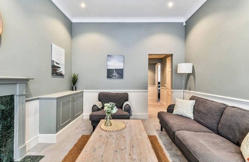 Campden Apartment | New listing! Classic Kensington home