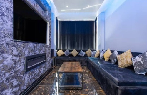 Blackpool Town Center House | New Mixies Manor