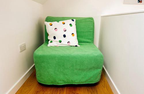 Chandler's Ford Apartment | New Modern Studio in Chandlers Ford with Parking