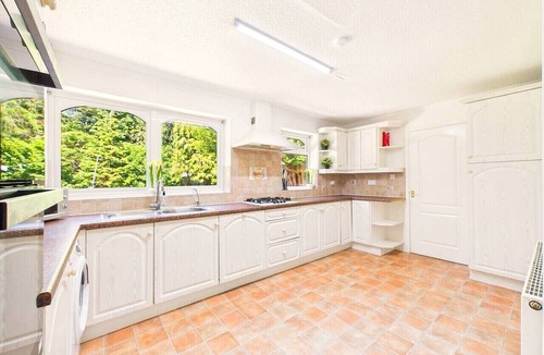 Welford House | NEW! Oadby | 3-Bed Family Home with Parking