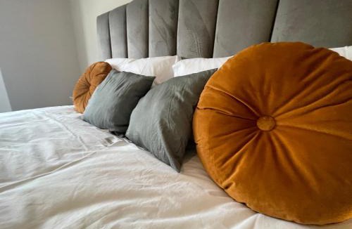 Smethwick House | New Stylish House - Sleeps 7 - Free Parking - Contractors Welcome - Wifi