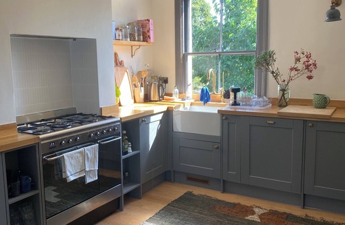 South Camberwell Apartment | Newly done 2-bed, 2-bath flat in Peckham, SE London.