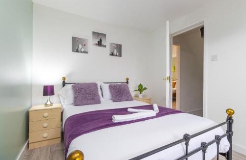 Earls Barton House | Newly refurbed, 5BR, Sleeps 12