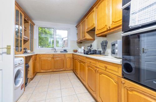 Earls Barton House | Newly refurbed, 5BR, Sleeps 12