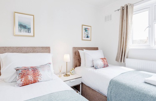 South Ockendon House | Newly refurbished 3 bedroom house -