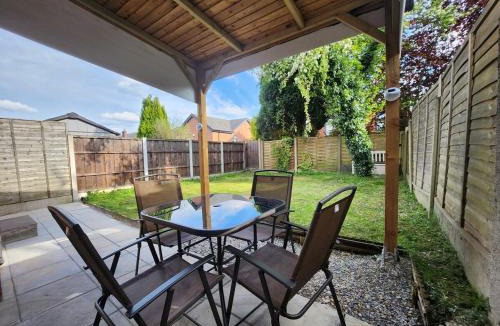 Bolton House | Newly Refurbished 4 Bedroom House with Lovely Garden