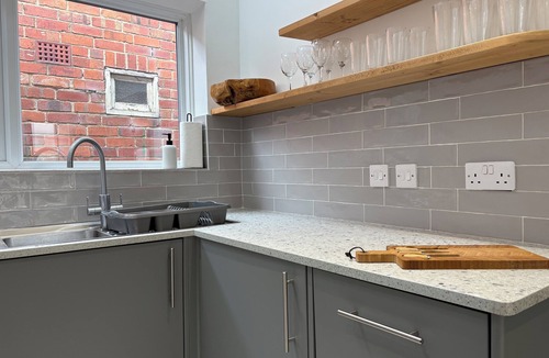 Lincoln House | Newly renovated-Parking-Pet-friendly-Walkable to the Castle, Cathedral & shops