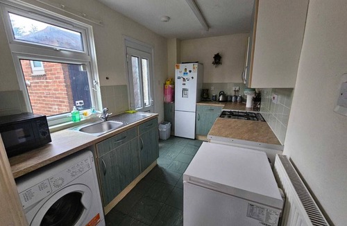 Farcet House | Nice House in Peterborough Cambridgeshire Garden Free Parking Wifi Kitchen