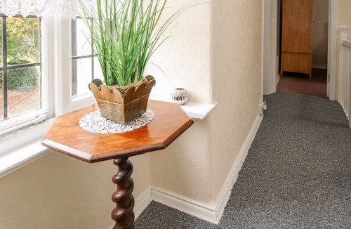 Thornton Hough Cottage | NO. 1 THE ROSERIES, family friendly, with a garden in Thornton Hough