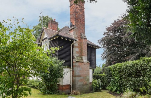 Thornton Hough Cottage | NO. 1 THE ROSERIES, family friendly, with a garden in Thornton Hough