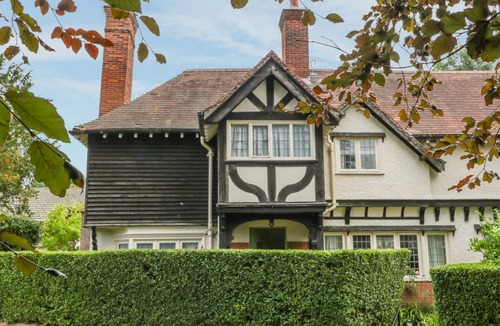 Thornton Hough Cottage | NO. 1 THE ROSERIES, family friendly, with a garden in Thornton Hough