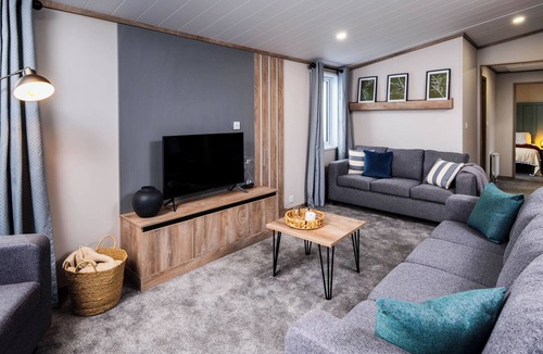 Cotebrook Cottage | NO.11 - CEDAR LODGE, pet friendly, with hot tub in Delamere