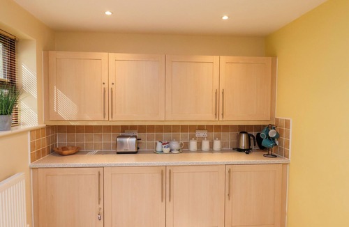 Ruswarp Cottage | NO.18 RIVERSIDE WALK (KINGFISHER), pet friendly in Whitby