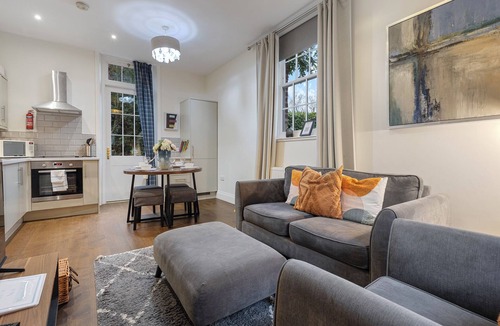 York House | No. 6 - Wisteria Cottage - Pass the Keys