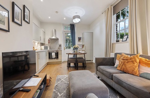 York House | No. 6 - Wisteria Cottage - Pass the Keys
