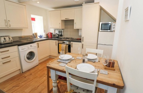 Oxenhope Cottage | NORTH IVES COTTAGE, pet friendly, with a garden in Oxenhope
