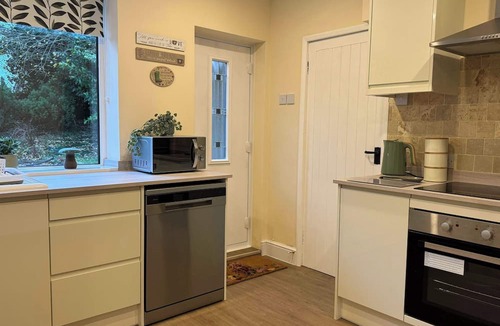 Wickersley House | Northfield 2BDR with Large Drive and Games Room