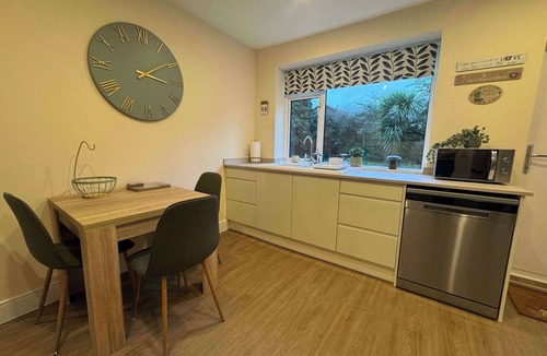 Wickersley House | Northfield 2BDR with Large Drive and Games Room