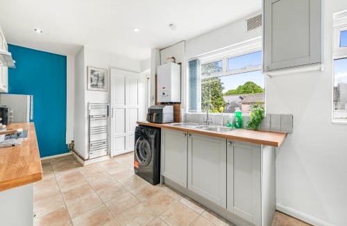 Newark upon Trent House | Nottingham City Hospital, Contractor & Family Accommodation, Sleeps 9, Free Parking on street